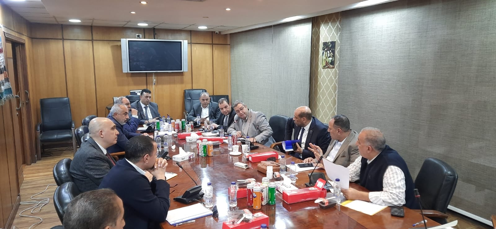 غرفة الصناعات النسيجية تناقش فرص تطوير القطاع وتحديات الأراضي والشهادات والفائدة 